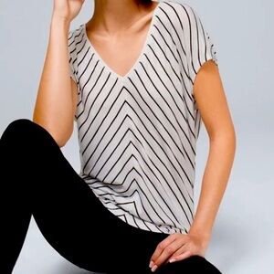 White House Black Market jetsetter tee. Black/gold stripe. Size XL.